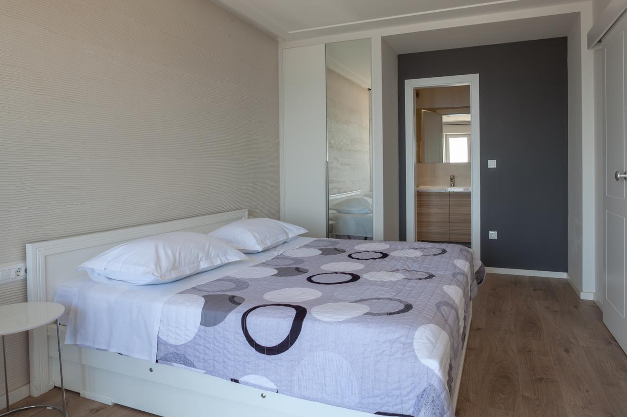 Apartments Juric Brela Bagian luar foto