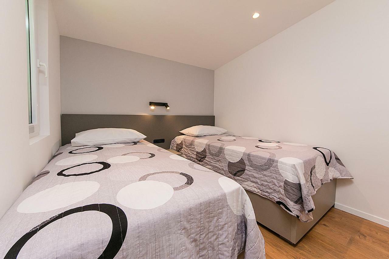 Apartments Juric Brela Bagian luar foto